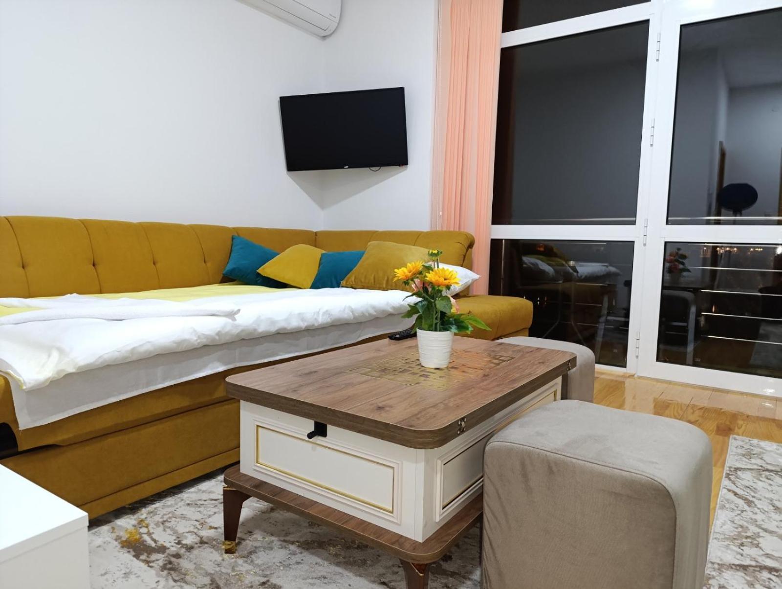 Helena Apartment *